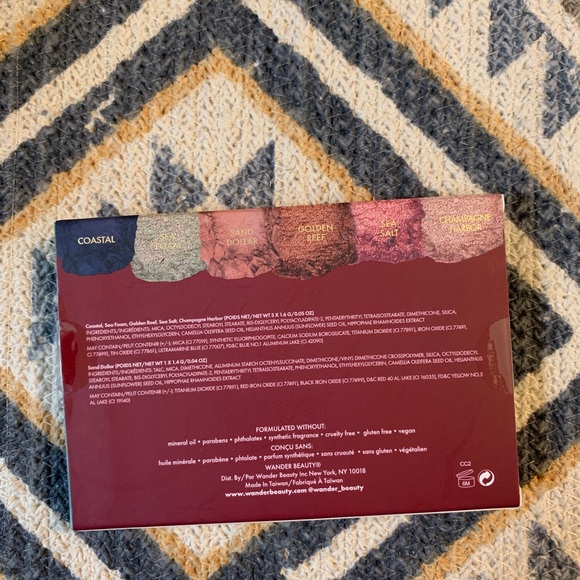 Eyeshadow Palette - Picture 3 of 3